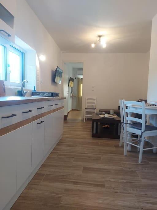 Houlia Home Διαμέρισμα Με Δωρεάν Χώρο Στάθμευσης Stenies Екстер'єр фото